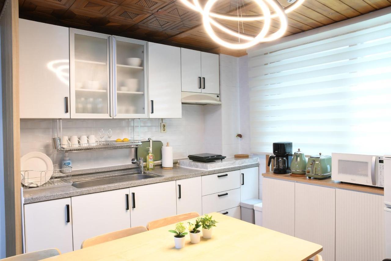 Aiola Cine Hongdae Apartment Seoul Ngoại thất bức ảnh